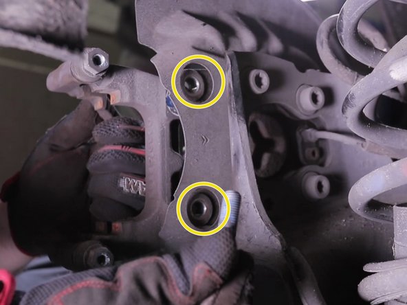 Positionner le support d'étrier et placer les 2 vis en commençant par celle du haut