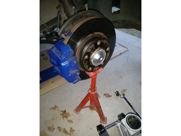 Mettre une chandelle sous le moyeu pour soulager l'effort sur les vis