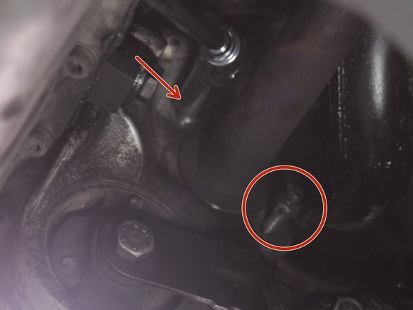 Utiliser une douille longue de 11 pour faciliter l'intervention