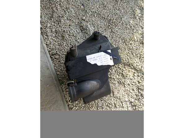 Sortir la boite du compartiment moteur