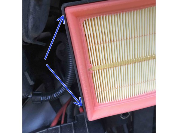 N'oubliez pas de remettre la grille au fond de la boîte à air