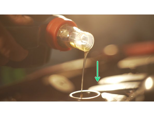 
Pour in about 3.25l of engine oil
