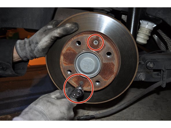 Utiliser un embout torx T30 pour déposer le disque de frein.