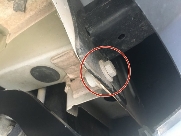 Retirer la vis de la traverse