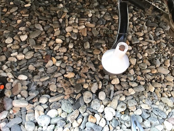 Mettre le cône comme sur la photo, et enfiler le souffler par son coté le plus large dans la biellette.