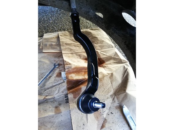 
Fit the new ball joint, taking care to tighten the same number of turns as when removing the old ball joint.
