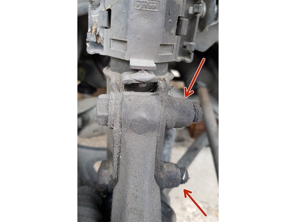 Avec une brosse métallique nettoyez les écrous ainsi que les filetages des vis.