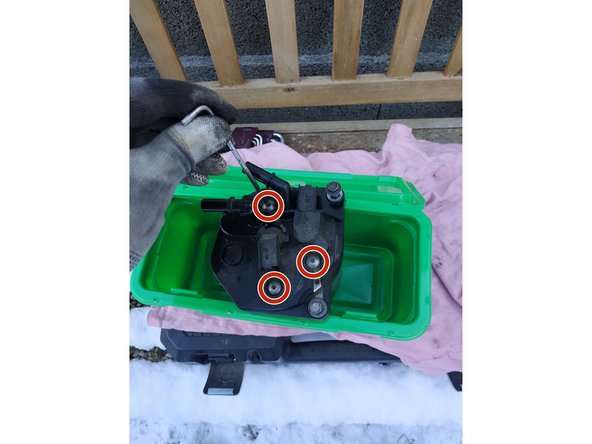 dévisser les 3 vis de fixation du filtre, clé torx T15