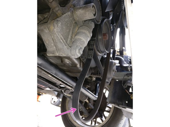 Lorsque le tendeur est détendu, vous pouvez sortir la courroie