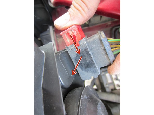 Connecter et verrouillez le connecteur principal