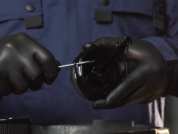 Retirer l'ancien joins de la cloche à l'aide d'un petit tournevis plat