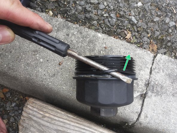 Retirer l'ancien joint de la cloche à l'aide d'un petit tournevis plat.