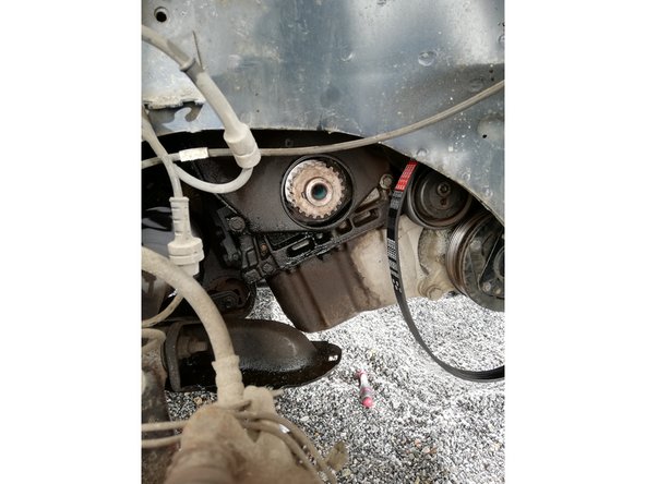 Munissez vous d'une douille de 22mm et d'une ou plusieurs rallonges, ici j'ai posé la rallonge sur une autre chandelle pour avoir un appui