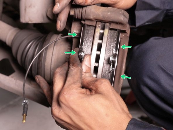 Repositionner les deux nouvelles plaquettes de frein