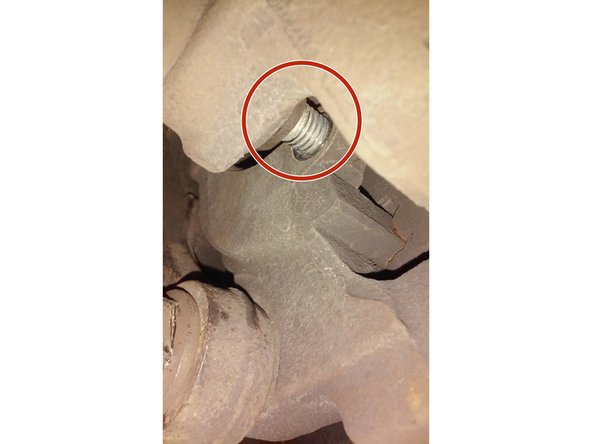 Bloquer les vis avec la clé Allen de 7 mm