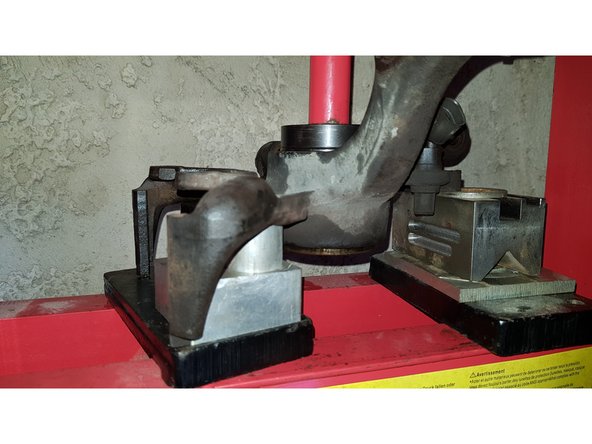 Avec des cales plus grosses retirez le roulement.