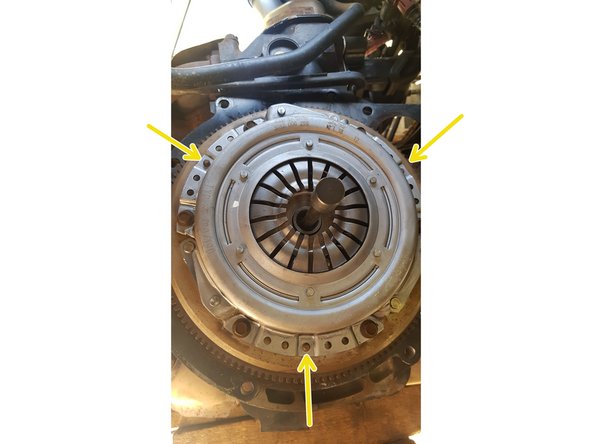 Placez le disque dans le bon sens avec votre centreur d'embrayage.