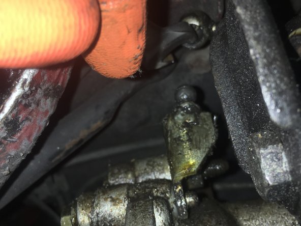 Faire levier et décrocher la biellette