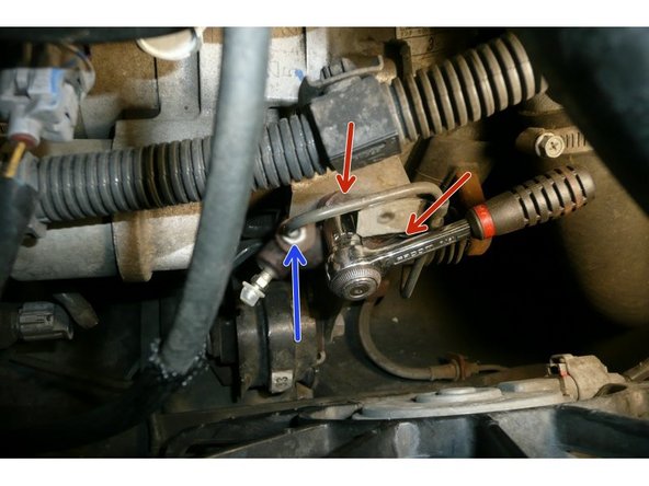 Placer le récepteur sur le bloc moteur en en regard des 2 trous taraudés ,introduire les vis et les bloquer ( Douille de 12 mm + Cliquet 1/4&quot; )