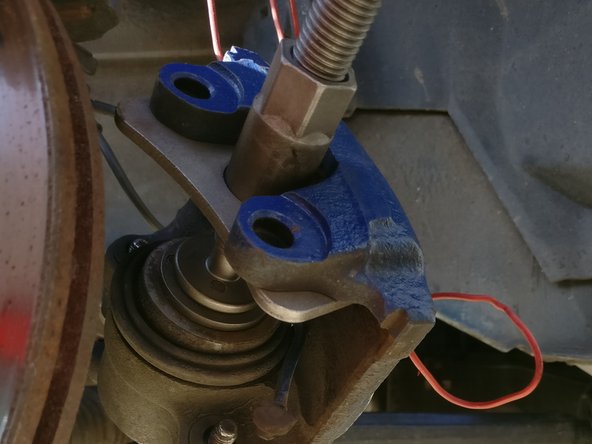 Nettoyer bien les freins avec du nettoyant frein et d'une brosse métallique