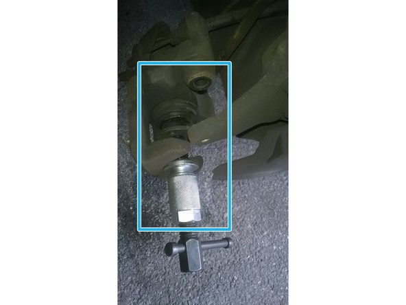 Pousser le piston avec un repousse piston