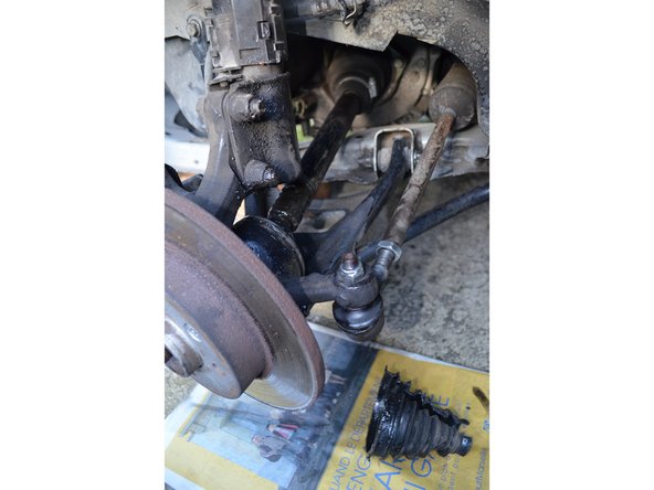 A l'aide d'un cutter coupez puis retirez le soufflet.