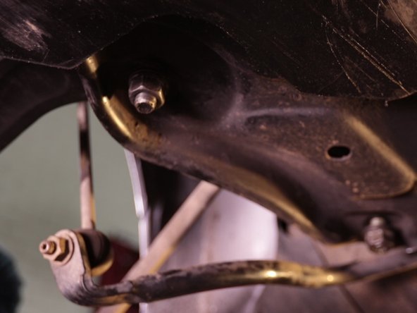 Bloquer les deux vis avec la clé à pipe