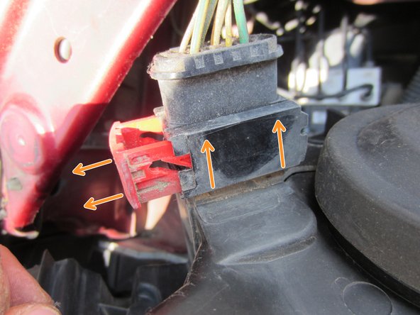 Ouvrir entièrement la partie plastique rouge cela va faire remonter le connecteur