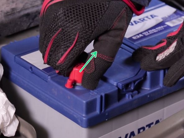 Retirer les capuchons de protections des cosses