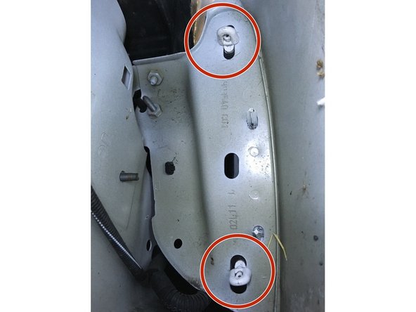 Faire un quart de tour sur les deux pattes de fixation