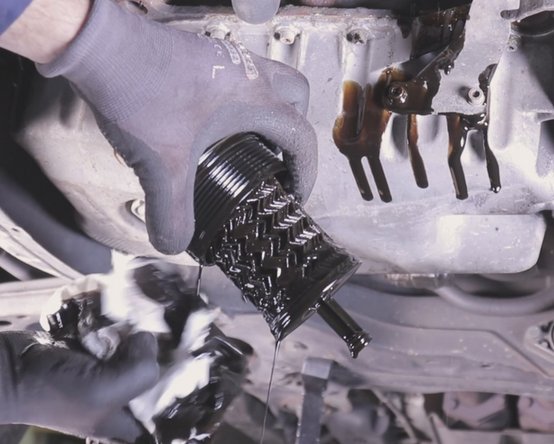 Dévisser le filtre à la main puis retirer le