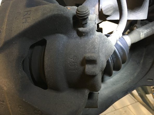 Retirer les deux caches de l'étrier