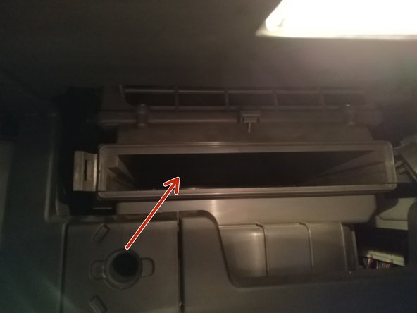 Ouvrez la trappe et enlever le filtre