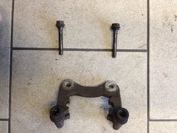 Retirer les coulisseaux de la chape et nettoyer les