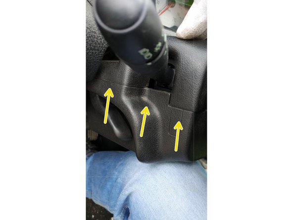 clipser le cache inférieur