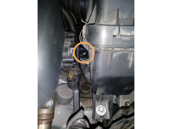 Vous pouvez tirer sur la boite à air pour la sortir