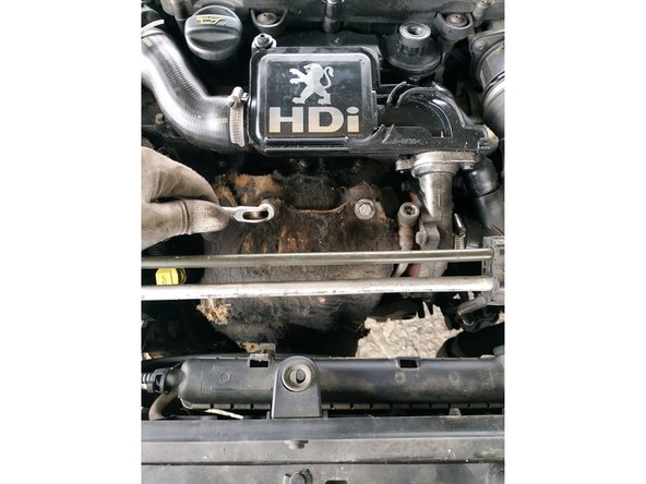 visser les vis du pare-chaleur, clé de 10mm