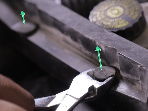 Récupérer les attaches sur la barre en plastique