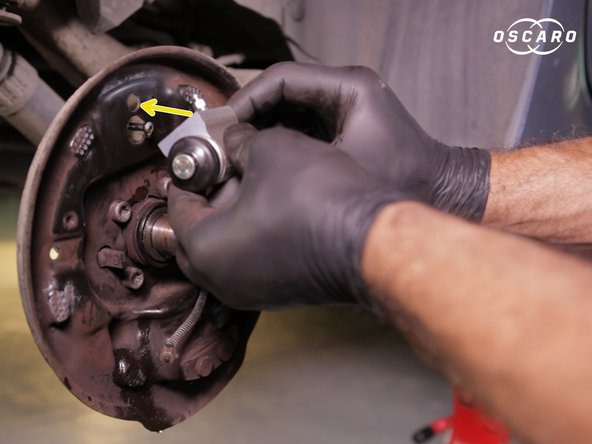 Installer le nouveau maître cylindre à son emplacement