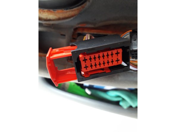 Dégrafer les 3 connexions électriques