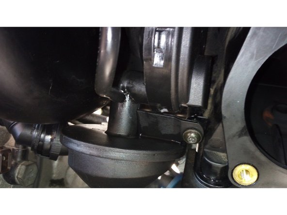 La mise en place des nouvelles durites peuvent s'avérer long et fastidieux. Prenez votre temps. Vous devez entendre un &quot;clic&quot; à chaque fois que vous clipser les durites en plastiques.