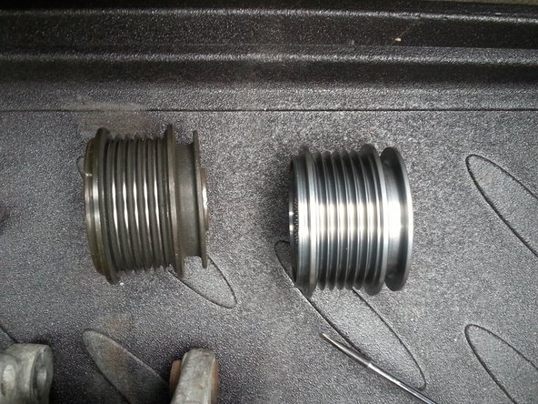 comparer l'ancienne poulie avec la nouvelle (dimensions )