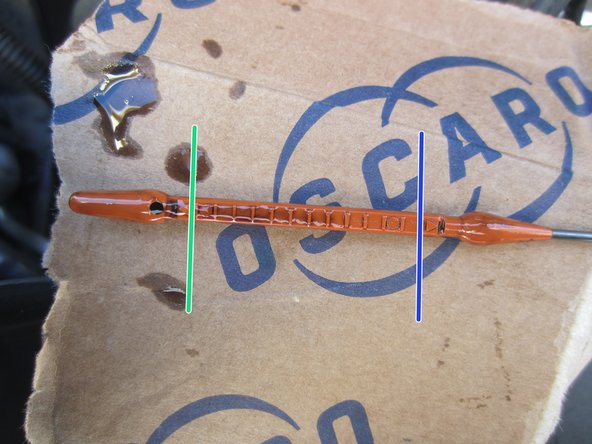 Vérifier le niveau avec la jauge