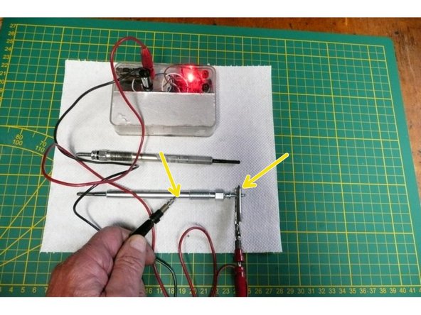 A l'aide d'un testeur ou d'un multimètre tester l'ensemble des bougies (Contrôler à l'occasion combien des anciennes étaient en défaut, 2 dans le cas présent)
