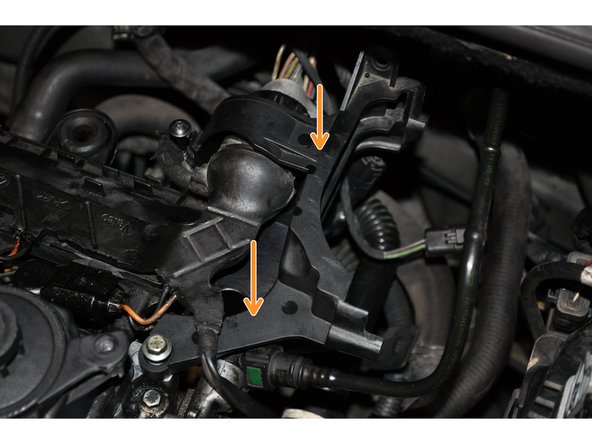 
Reinstall the fuel filter support
