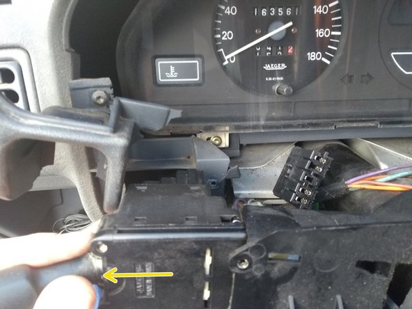 Faire coulisser sur le gauche et déposer