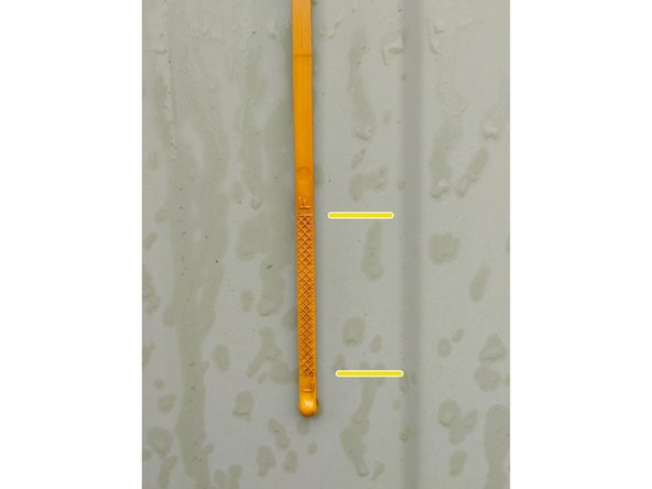 Utiliser un entonnoir si besoin.