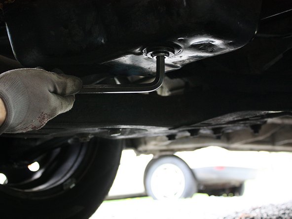 Si vous possédez une clé dynamométrique avec embout male 6 pans, vous pouvez effectuer un serrage au couple de 30Nm préconisé par Peugeot.