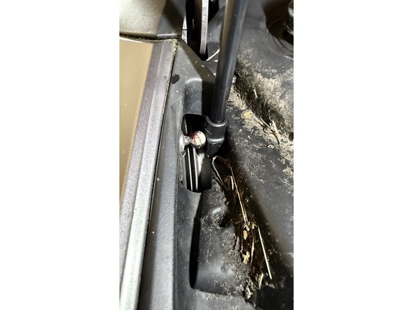 Dégager chaque extrémité de son logement