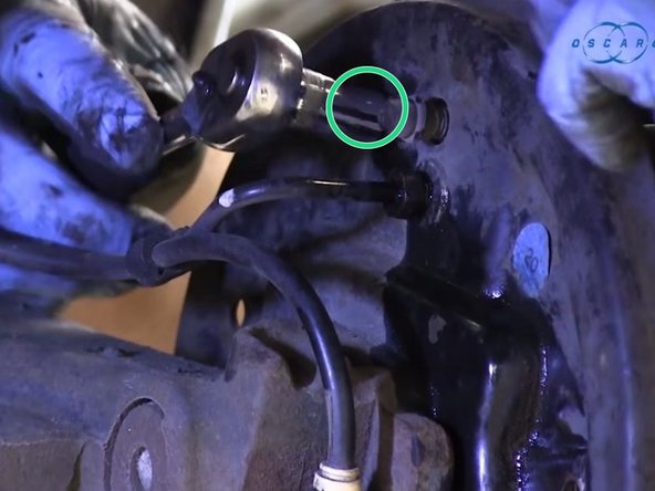 Déposer le boulon du maître cylindre